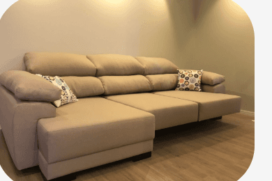 Chaise cinza em sala contemporânea